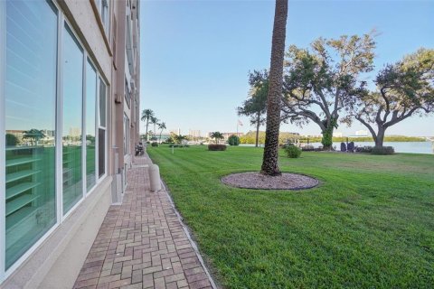 Condo in South Pasadena, Florida, 2 bedrooms № 2201382 - photo 27