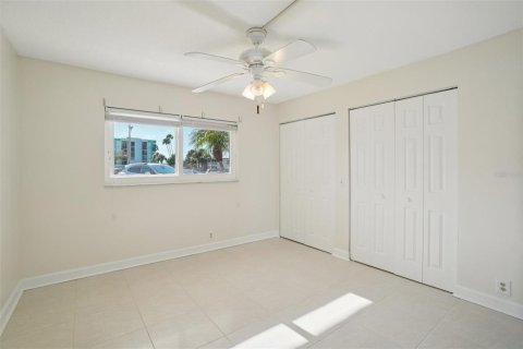 Condo in South Pasadena, Florida, 2 bedrooms № 2201382 - photo 11