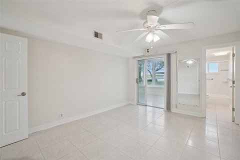 Condo in South Pasadena, Florida, 2 bedrooms № 2201382 - photo 20