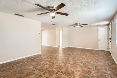 Casa en venta en New Port Richey, Florida, 2 dormitorios, 113.99 m2 № 1540271 - foto 3
