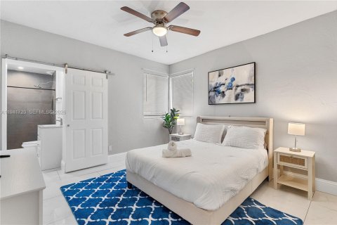 House in Hollywood, Florida 4 bedrooms, 100.61 sq.m. № 1998705 - photo 11