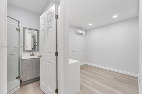 House in Hollywood, Florida 4 bedrooms, 100.61 sq.m. № 1998705 - photo 21