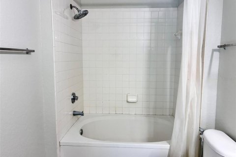 Condominio en alquiler en Orlando, Florida, 3 dormitorios, 124.12 m2 № 1909354 - foto 10