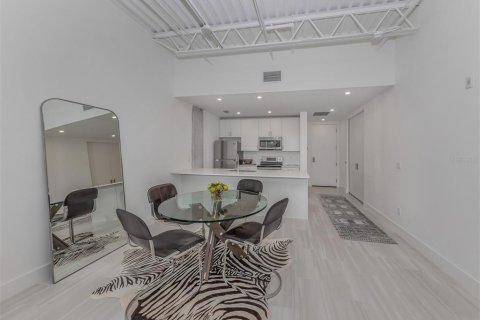 Condominio en venta en Sarasota, Florida, 1 dormitorio, 83.33 m2 № 1250250 - foto 4