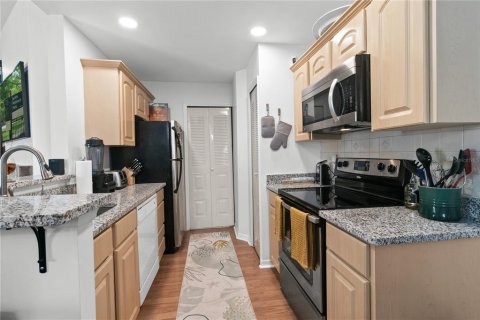 Condo in Lake Mary, Florida, 2 bedrooms № 2227840 - photo 24
