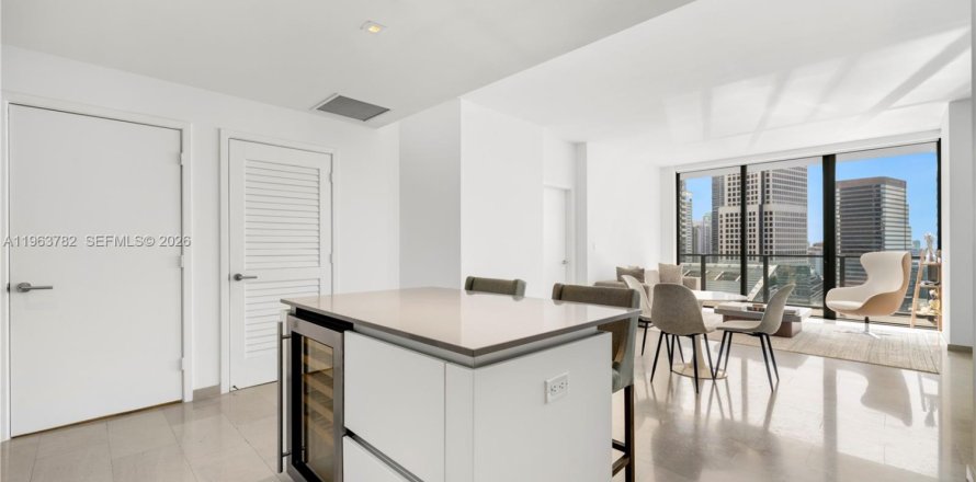 Кондоминиум с 2 спальнями в Майами, Флорида № 2025473