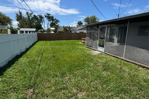 House in Seminole, Florida 2 bedrooms, 114.83 sq.m. № 1788086 - photo 15