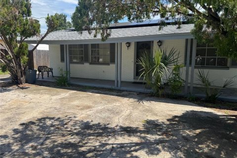 House in Seminole, Florida 2 bedrooms, 114.83 sq.m. № 1788086 - photo 1