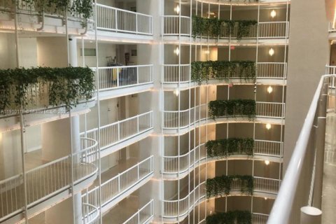 Copropriété à louer à Miami, Floride: 2 chambres, 105.72 m2 № 1966389 - photo 24