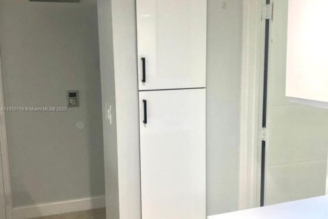 Copropriété à louer à Miami, Floride: 2 chambres, 105.72 m2 № 1966389 - photo 9