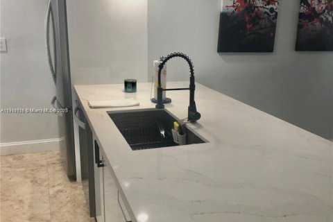 Copropriété à louer à Miami, Floride: 2 chambres, 105.72 m2 № 1966389 - photo 8