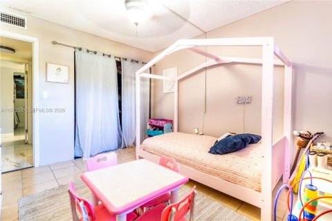 Condo in Plantation, Florida, 2 bedrooms  № 2033941 - photo 22