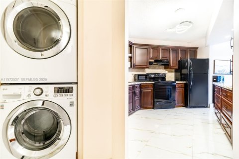 Condo in Plantation, Florida, 2 bedrooms  № 2033941 - photo 6