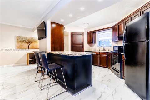 Condo in Plantation, Florida, 2 bedrooms  № 2033941 - photo 5