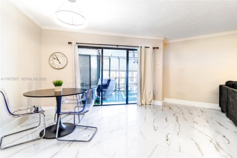 Condo in Plantation, Florida, 2 bedrooms  № 2033941 - photo 10
