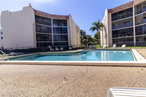 Condo in Plantation, Florida, 2 bedrooms  № 2033941 - photo 29