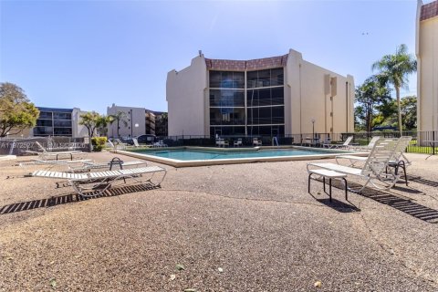 Condo in Plantation, Florida, 2 bedrooms  № 2033941 - photo 28