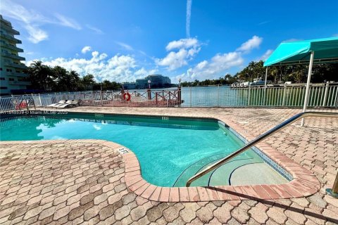 Copropriété à louer à Miami Beach, Floride: 1 chambre, 46.45 m2 № 1845565 - photo 2