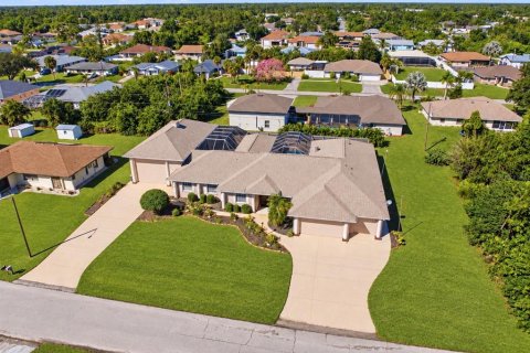 Villa ou maison à vendre à Englewood, Floride: 3 chambres, 250.28 m2 № 2431668 - photo 2