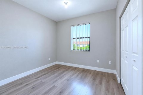 Touwnhouse à louer à Homestead, Floride: 4 chambres, 161.28 m2 № 2357027 - photo 18