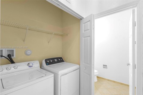Touwnhouse à louer à Homestead, Floride: 4 chambres, 161.28 m2 № 2357027 - photo 12