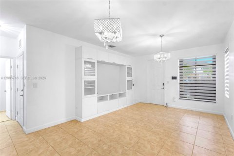 Touwnhouse à louer à Homestead, Floride: 4 chambres, 161.28 m2 № 2357027 - photo 6