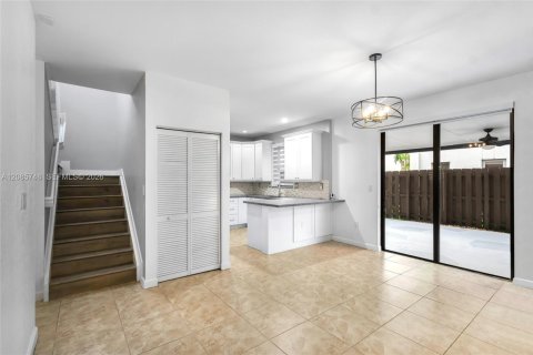 Touwnhouse à louer à Homestead, Floride: 4 chambres, 161.28 m2 № 2357027 - photo 3