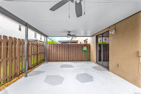 Touwnhouse à louer à Homestead, Floride: 4 chambres, 161.28 m2 № 2357027 - photo 24