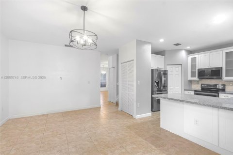 Touwnhouse à louer à Homestead, Floride: 4 chambres, 161.28 m2 № 2357027 - photo 5