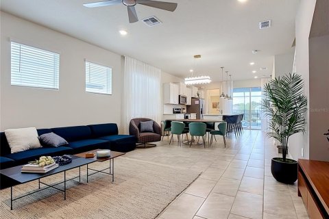 House in Davenport, Florida 5 bedrooms, 243.59 sq.m. № 2211571 - photo 5