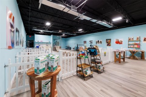 Commercial property in Pembroke Pines, Florida № 1984746 - photo 2