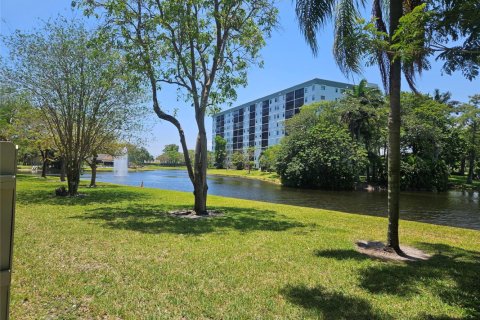 Condominio en alquiler en Pompano Beach, Florida, 2 dormitorios, 85.47 m2 № 1228636 - foto 1