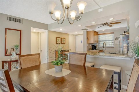 Condo in Sarasota, Florida, 1 bedroom  № 1205496 - photo 11