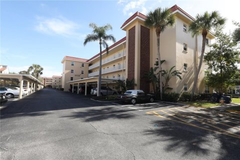 Condo in Sarasota, Florida, 1 bedroom  № 1205496 - photo 1