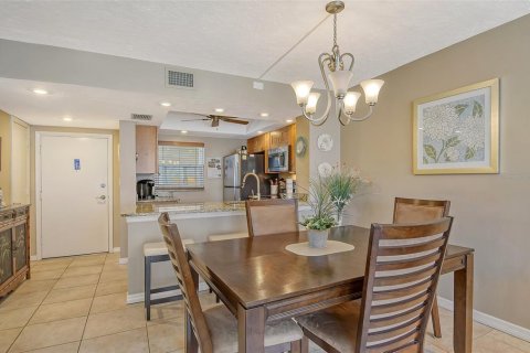 Condo in Sarasota, Florida, 1 bedroom  № 1205496 - photo 9