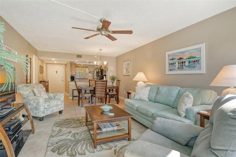 Condo in Sarasota, Florida, 1 bedroom  № 1205496 - photo 15