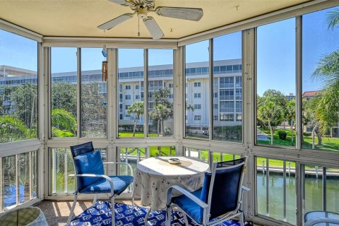 Condo in Sarasota, Florida, 1 bedroom  № 1205496 - photo 21