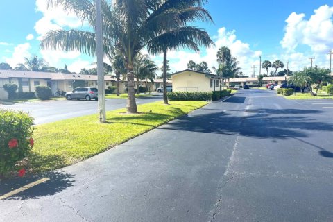 House in West Palm Beach, Florida 2 bedrooms, 77.02 sq.m. № 1209269 - photo 1