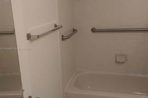 Condo in Lauderhill, Florida, 2 bedrooms № 1993974 - photo 21