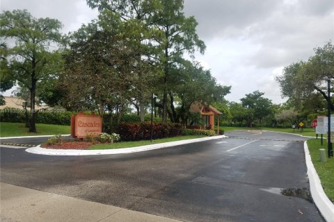 Condo in Lauderhill, Florida, 2 bedrooms № 1993974 - photo 2