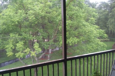 Condo in Lauderhill, Florida, 2 bedrooms № 1993974 - photo 13