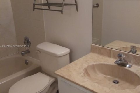 Condo in Lauderhill, Florida, 2 bedrooms № 1993974 - photo 24