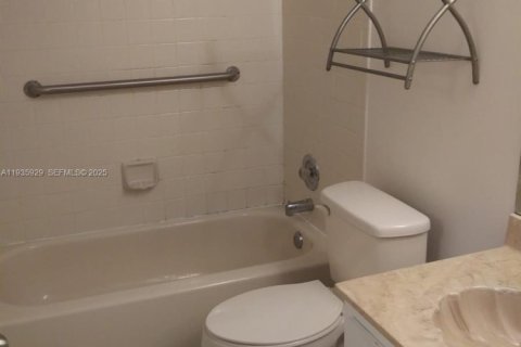 Condo in Lauderhill, Florida, 2 bedrooms № 1993974 - photo 23
