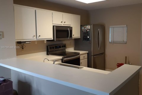 Condo in Lauderhill, Florida, 2 bedrooms № 1993974 - photo 9