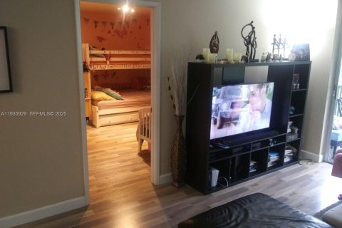 Condo in Lauderhill, Florida, 2 bedrooms № 1993974 - photo 14