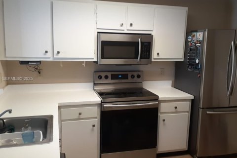 Condo in Lauderhill, Florida, 2 bedrooms № 1993974 - photo 10