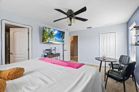 House in Sarasota, Florida 4 bedrooms, 215.9 sq.m. № 1909779 - photo 23