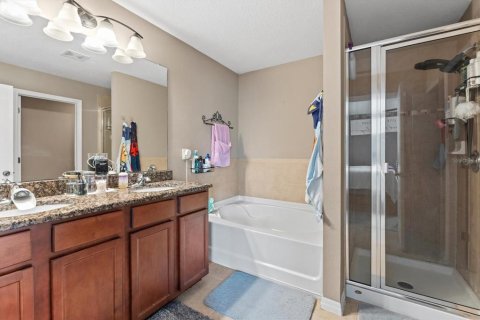 House in Sarasota, Florida 4 bedrooms, 215.9 sq.m. № 1909779 - photo 24