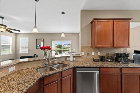 House in Sarasota, Florida 4 bedrooms, 215.9 sq.m. № 1909779 - photo 6