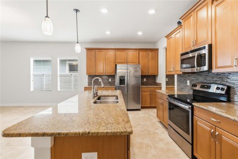 House in STOREY LAKE in Kissimmee, Florida 5 bedrooms, 358.88 sq.m. № 2393776 - photo 11